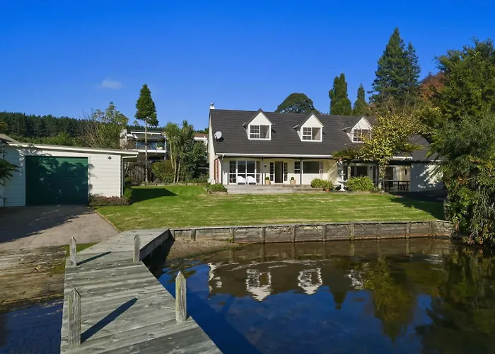 Okawa Bay Waterfront - Absolute Lakefront With Jetty 10min From Hells Gate Vakantiehuis