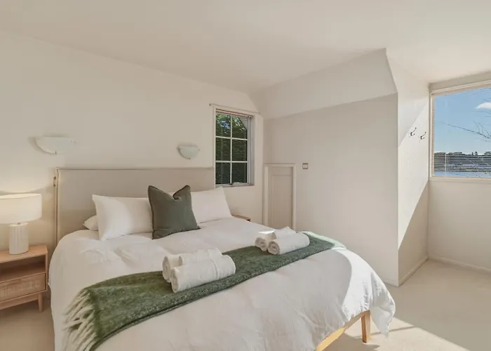 Okawa Bay Waterfront - Absolute Lakefront With Jetty 10min From Hells Gate Rotorua