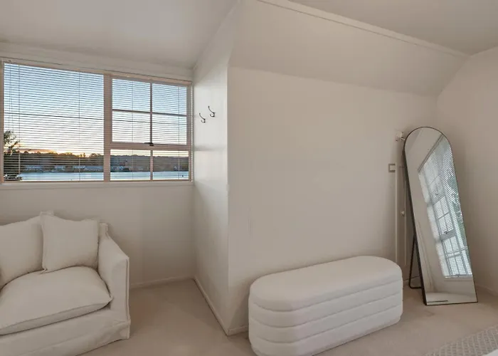 Okawa Bay Waterfront - Absolute Lakefront With Jetty 10min From Hells Gate Rotorua