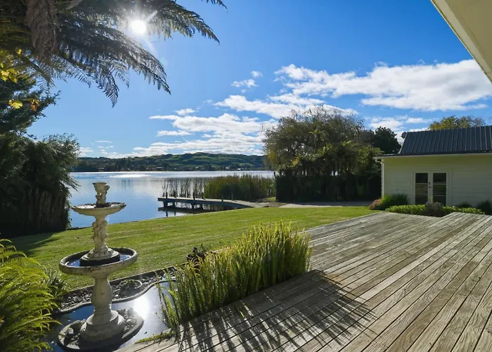 Vakantiehuis Okawa Bay Waterfront - Absolute Lakefront With Jetty 10min From Hells Gate
