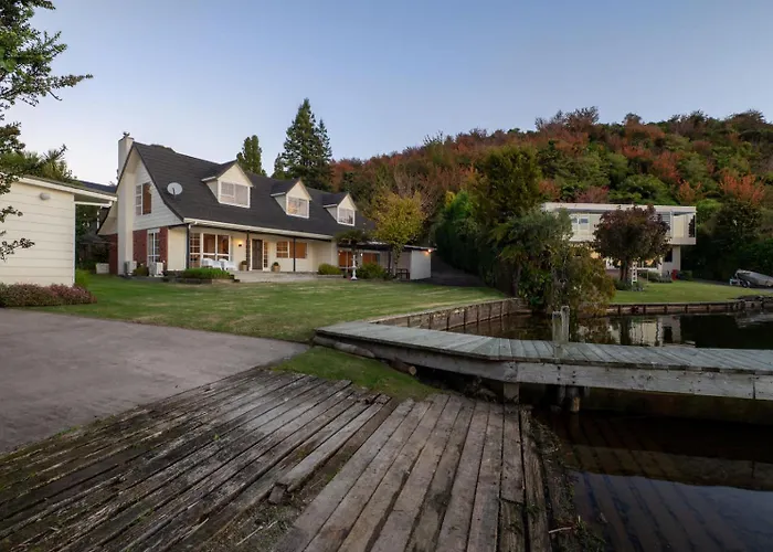 Okawa Bay Waterfront - Absolute Lakefront With Jetty 10min From Hells Gate * Rotorua