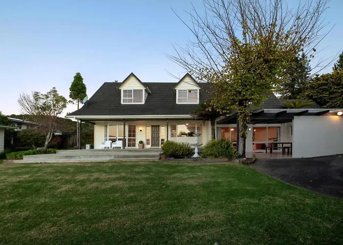 Okawa Bay Waterfront - Absolute Lakefront With Jetty 10min From Hells Gate Rotorua