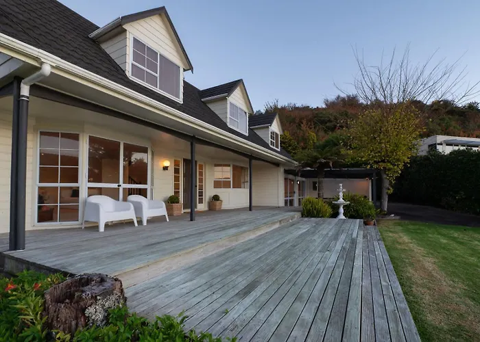 Okawa Bay Waterfront - Absolute Lakefront With Jetty 10min From Hells Gate Rotorua
