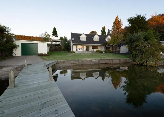 Okawa Bay Waterfront - Absolute Lakefront With Jetty 10min From Hells Gate * Rotorua