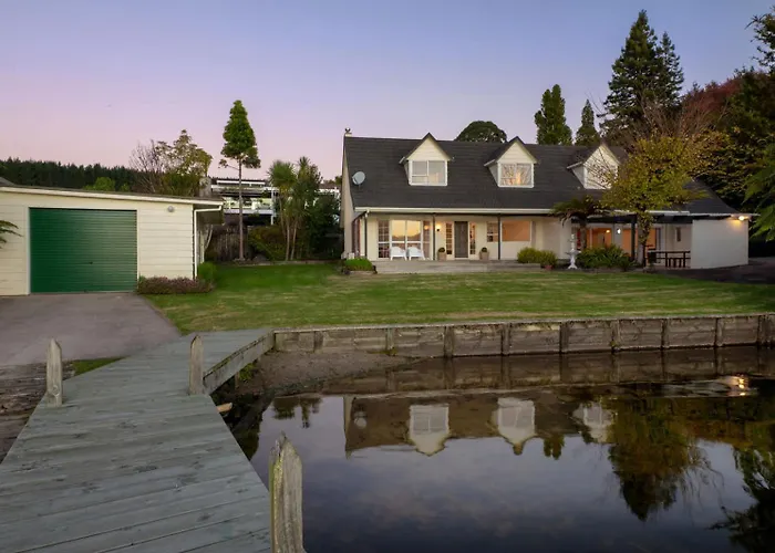 Okawa Bay Waterfront - Absolute Lakefront With Jetty 10min From Hells Gate Rotorua