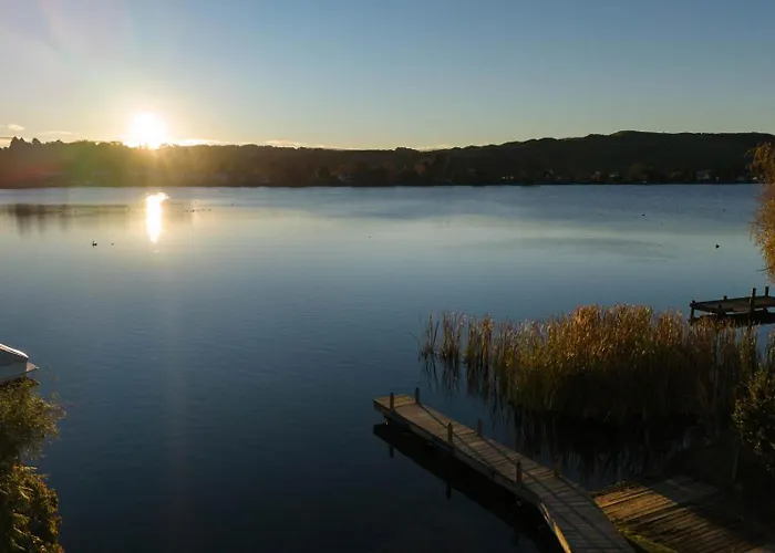 Hébergement de vacances Okawa Bay Waterfront - Absolute Lakefront With Jetty 10min From Hells Gate Rotorua